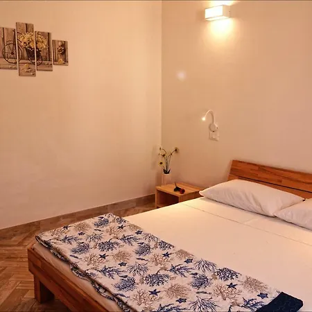 La Corte Di Valemi Apartmán *